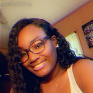 Meet your Posher, Alexis